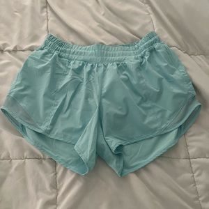 lululemon icing blue hotty hot shorts 4” tall